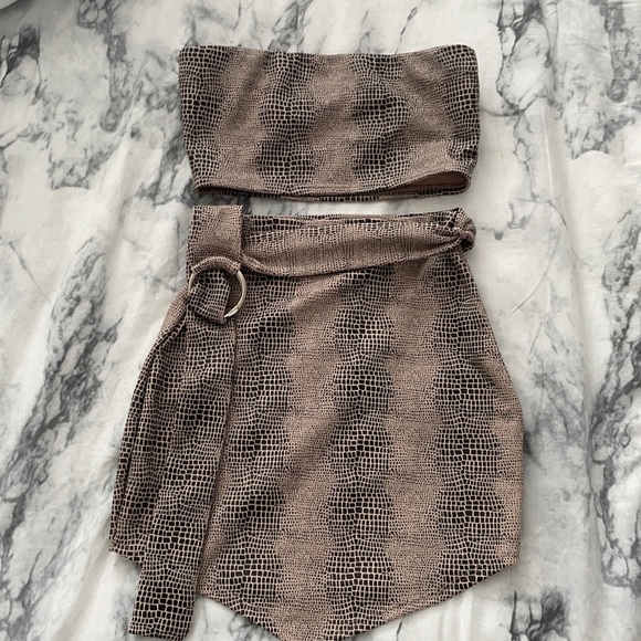 Crocodile two piece set - Picture 2 of 2